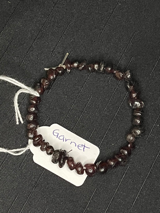 Garnet chip bracelet